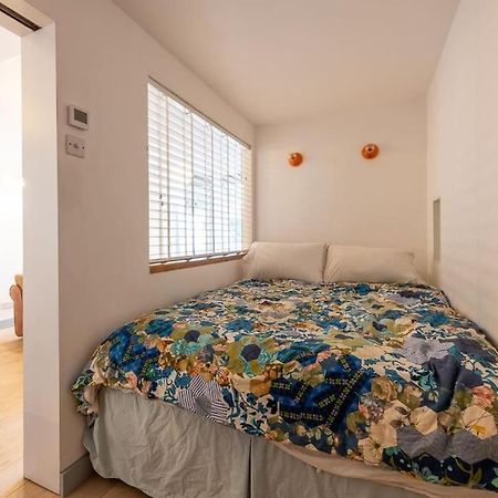 Lovely Self-Contained Basement Studio With Kitchen Londres Exterior foto