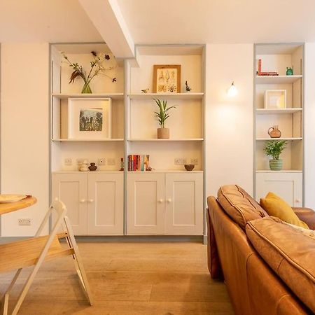 Lovely Self-Contained Basement Studio With Kitchen Londres Exterior foto