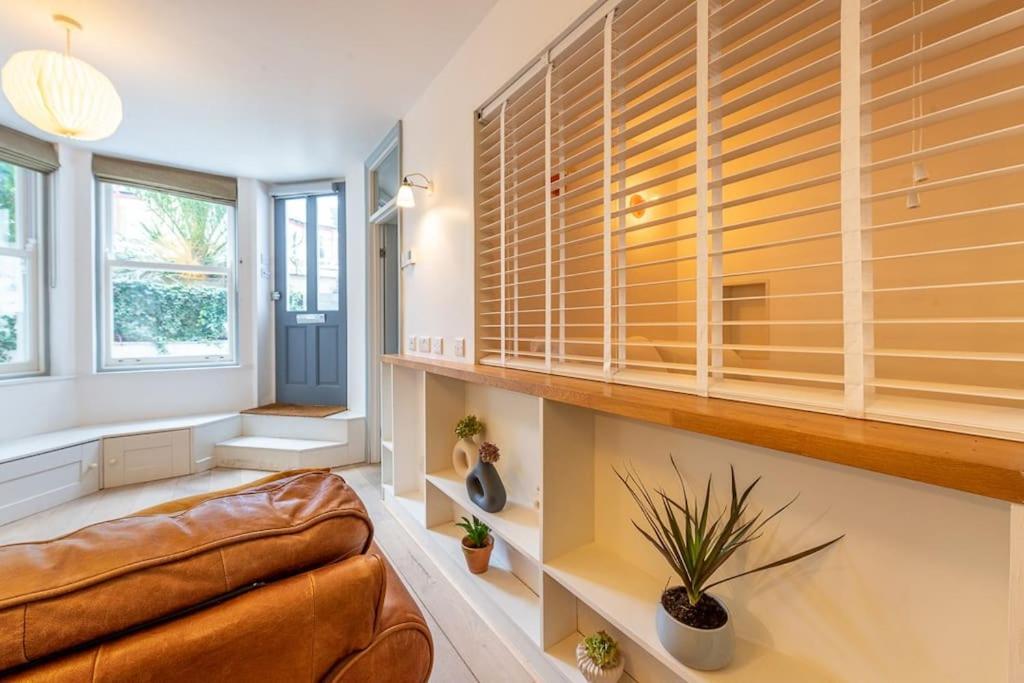 Lovely Self-Contained Basement Studio With Kitchen Londres Exterior foto