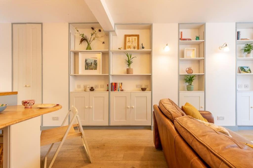 Lovely Self-Contained Basement Studio With Kitchen Londres Exterior foto
